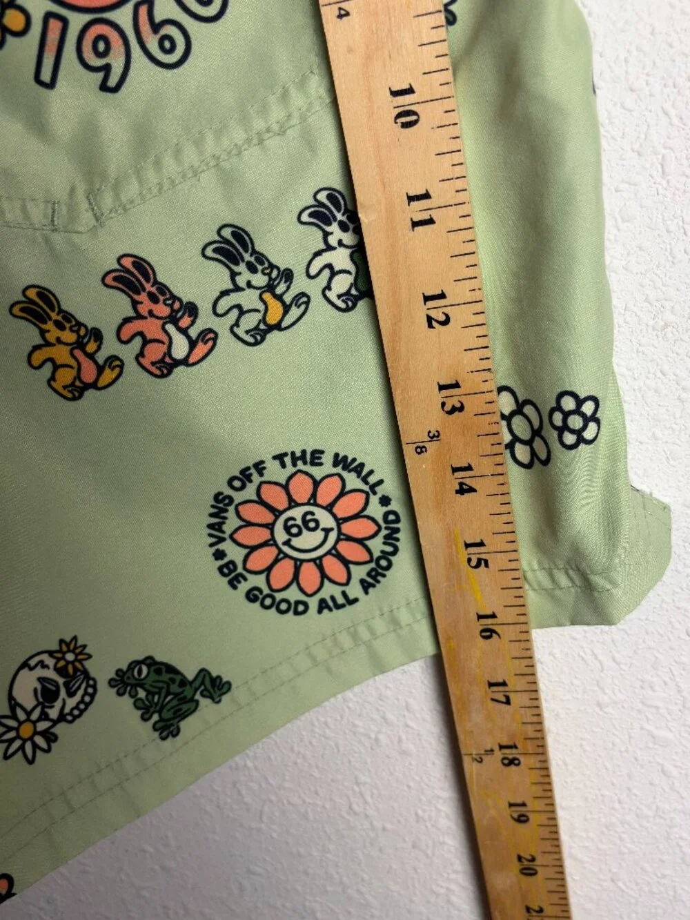 Van's Men's Size S Mixed Volley Swim Tunk Board Shorts Green Hippie Frogs Beach